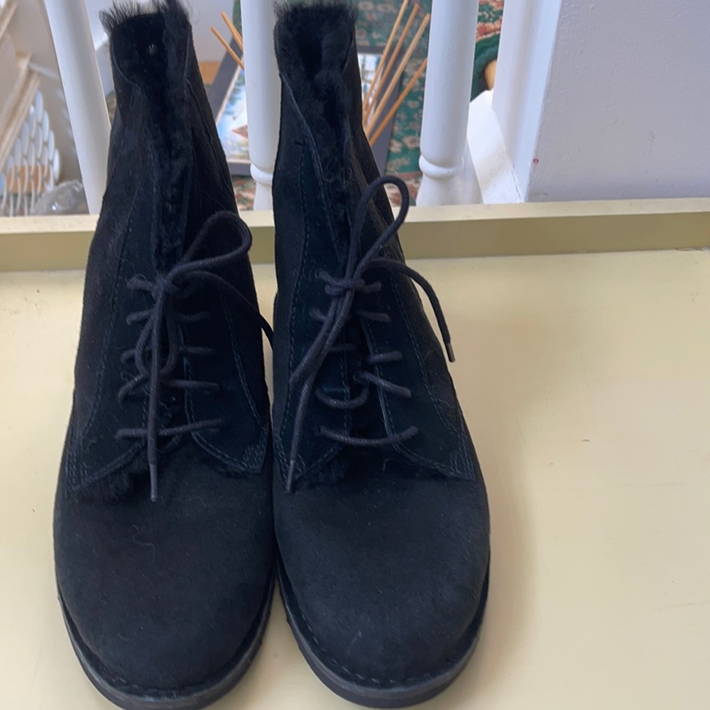 Ugg suede ankle boots. In black.